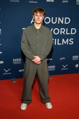 ABBberlin Max Schimmelpfennig on the red carpet at the festival opening AROUND THE WORLD IN 14 FILMS at Cinestar Kino in der Kulturbrauerei Berlin on 28 11 2025 Berlin Germany