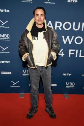 ABBberlin Nikolai Kinski actor as guest on the red carpet at the festival opening AROUND THE WORLD IN 14 FILMS at Cinestar Kino in der Kulturbrauerei Berlin on 28 11 2025 Berlin Germany
