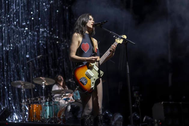Wolf Alice perform at AO Arena Ellie Rowsell of Wolf Alice performs at AO Arena, Manchester, England, 28th November 2025, Credit:Mike Gray Avalon  Copyright: xMikexGrayx xAvalonx 1055345204