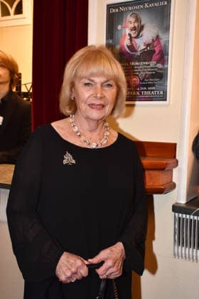 Dagmar Biener at the Der Neurosen Kavalier Theater Premiere at Schlossparktheater on 29 11 2025 in Berlin Der Neurosen Kavalier Theater Premiere in Berlin