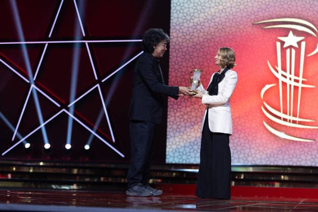 22nd Marrakech International Film Festival Day 2 Jury president Bong Joon-ho, Jodie Foster receives the Tribute Award attends the 22nd Marrakech International Film Festival Day 2 on November 29, 2025 in Paris, France. Photo by Nasser Berzane ABACAPRESS.COM Paris France  Copyright: xBerzanexNasser ABACAx