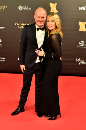 ABBdortmund Frank Neuenfels, Sarah Backhaus as guests on the red carpet at the Kinderlachen Gala 2025 in the Westfalenhalleon 29 11 2025 in Dortmund NRW Germany