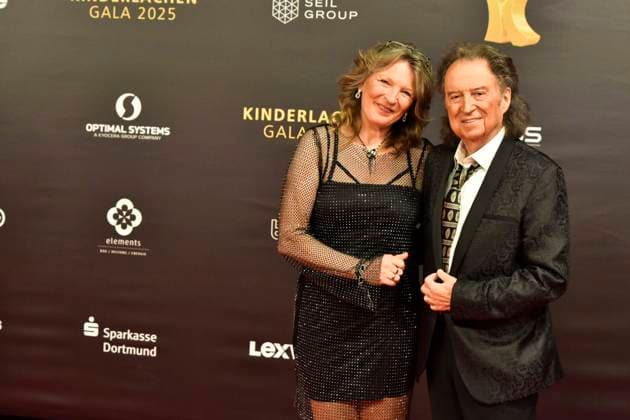 ABBdortmund Alexandra Andrews with husband Chris Andrews Sanger couple as guests on the red carpet at the Kinderlachen Gala 2025 in the Westfalenhalleon 29 11 2025 in Dortmund NRW Germany