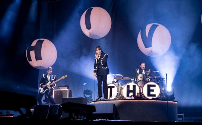 The Hives performing live at Alexandra Palace, London, 29 November 2025 The Hives performing live at Alexandra Palace, London, 29 November 2025 Howlin Pelle Almqvist (Per Almqvist), Nicholaus Arson (Niklas Almqvist), Vigilante Carlstroem (Mikael Karlsson), Chris Dangerous (Christian Grahn), The Johan and Only (Johan Gustafsson) The Hives are a Swedish rock band that rose to prominence in the early 2000s during the garage rock revival. Their mainstream success came with the release of the album Veni Vidi Vicious, containing the anthem Hate to Say I Told You So . The band have been acclaimed by music critics as one of the best live rock bands in current music. This is their The Hives Forever Forever The Hives - World Tour 2025, Credit:Dafy  Copyright: xDafyddxOwenx xAvalonx 1055520131