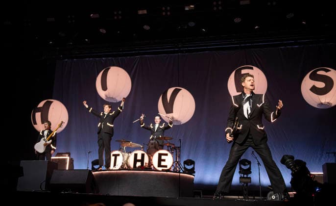 The Hives performing live at Alexandra Palace, London, 29 November 2025 The Hives performing live at Alexandra Palace, London, 29 November 2025 Howlin Pelle Almqvist (Per Almqvist), Nicholaus Arson (Niklas Almqvist), Vigilante Carlstroem (Mikael Karlsson), Chris Dangerous (Christian Grahn), The Johan and Only (Johan Gustafsson) The Hives are a Swedish rock band that rose to prominence in the early 2000s during the garage rock revival. Their mainstream success came with the release of the album Veni Vidi Vicious, containing the anthem Hate to Say I Told You So . The band have been acclaimed by music critics as one of the best live rock bands in current music. This is their The Hives Forever Forever The Hives - World Tour 2025, Credit:Dafy  Copyright: xDafyddxOwenx xAvalonx 1055520136