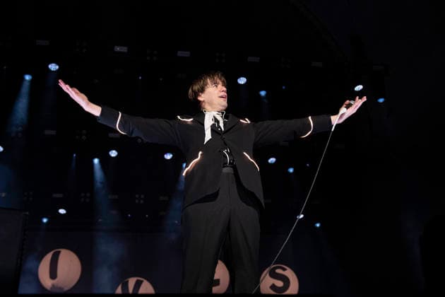 The Hives performing live at Alexandra Palace, London, 29 November 2025 The Hives performing live at Alexandra Palace, London, 29 November 2025 Howlin Pelle Almqvist (Per Almqvist) ,lead singer The Hives are a Swedish rock band that rose to prominence in the early 2000s during the garage rock revival. Their mainstream success came with the release of the album Veni Vidi Vicious, containing the anthem Hate to Say I Told You So . The band have been acclaimed by music critics as one of the best live rock bands in current music. This is their The Hives Forever Forever The Hives - World Tour 2025, Credit:Dafydd Owen Avalon Alexandra Palace, London  Copyright: xDafyddxOwenx xAvalonx 1055520235