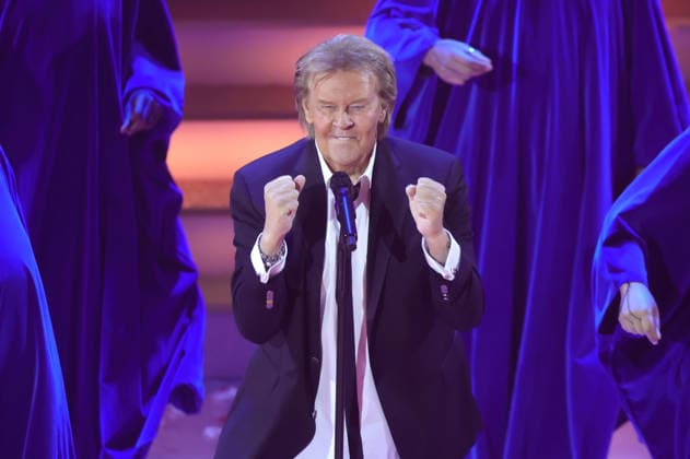 ARD: Das Adventsfest der 100.000 Lichter . Sänger Howard Carpendale während der ARD Fernsehshow Das Adventsfest der 100.000 Lichter am 29.11.2025 in Suhl. 20251129SBK0011