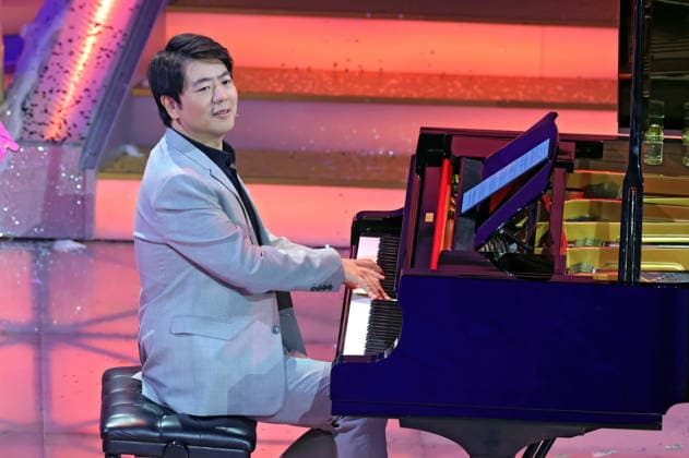 ARD Das Adventsfest der 100 000 Lichter Pianist Lang Lang during the ARD TV show Das Adventsfest der 100 000 Lichter on 29 11 2025 in Suhl 20251129SBK0111
