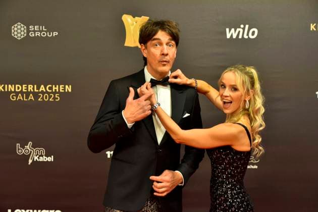 ABBdortmund Matze Knop , Nika Krosny Wosz presenter duo on the red carpet at the Kinderlachen Gala 2025 in the Westfalenhalleon 29 11 2025 in Dortmund NRW Germany