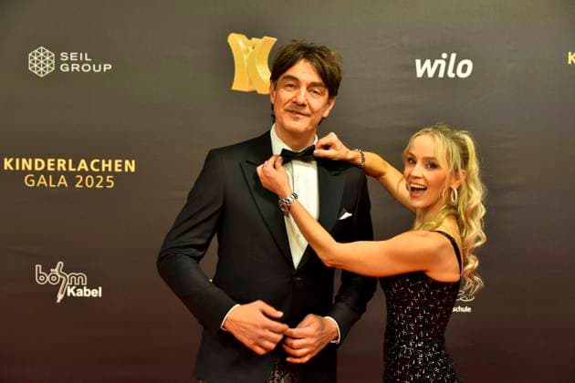 ABBdortmund Matze Knop , Nika Krosny Wosz presenter duo on the red carpet at the Kinderlachen Gala 2025 in the Westfalenhalleon 29 11 2025 in Dortmund NRW Germany