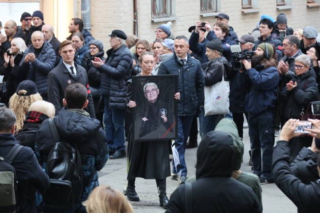 Entertainment Bilder des Tages 30.11.2025. Russia. Moscow. Description: Russia. Farewell ceremony for actor Vsevolod Shilovsky at the Moscow Theater Studio of the People s Artist of Shilovsky. The actor passed away on November 26 at the age of 87, he will be buried at the Troekurovsky cemetery. Alexey Belkin TASS BelkinxAlexey
