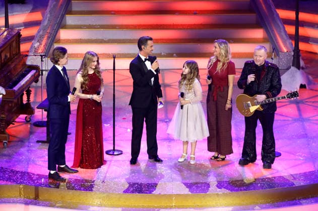 Joey Kelly™s Family and Florian Silbereisen on the ARD TV show Das Adventsfest der 100 000 Lichter 2025 at the Congress Center Suhl Suhl, 29 11 2025 Foto:xAgenturxWehnertx xGränzdörferx xFuturexImagex advendsfest_5141