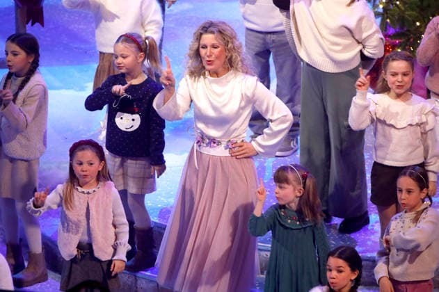 Simone Sommerland in the ARD TV show Das Adventsfest der 100 000 Lichter 2025 at the Congress Center Suhl Suhl, 29 11 2025 Foto:xAgenturxWehnertx xGränzdörferx xFuturexImagex advendsfest_5164