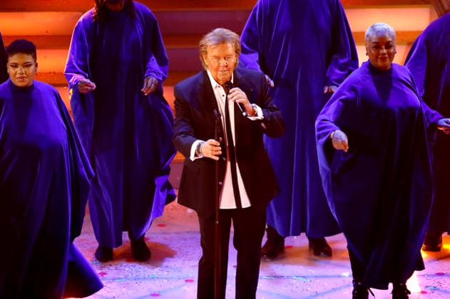 Howard Carpendale in the ARD TV show Das Adventsfest der 100 000 Lichter 2025 at the Congress Center Suhl Suhl, 29 11 2025 Foto:xAgenturxWehnertx xGränzdörferx xFuturexImagex advendsfest_5230