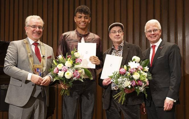 Award ceremony for the Ruhr Prize in Mülheim FOR EDITORIAL PURPOSES ONLY EDITORIAL USE ONLY p Award ceremony for the Ruhr Prize for Art and Science Visual artist Ralf Raßloff and pianist Louis Philippson awarded the Ruhr Prize for Art and Science 2025 by the city of Mülheim a Copyright: GerdxWallhorn doc83hkfpq262e4050db3 ,EDITORIAL USE ONLY Copyright: GerdxWallhorn