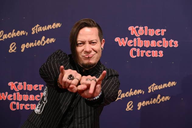 Musician and singer Izzy Gallegos, former member of the boy band US5, comes to the premiere of the 10th Cologne Christmas Circus