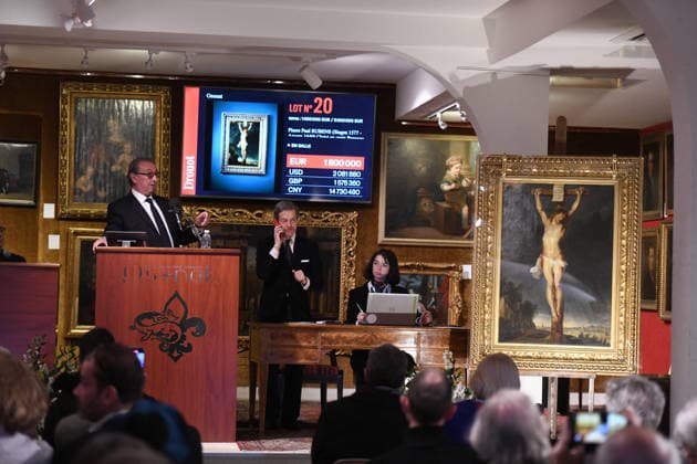 Rubens Painting Christ on the Cross Sold for Ä2.3 Million - Versailles The painting Christ on the Cross (Le Christ en croix, 1614–1615) by Flemish master Peter Paul Rubens was sold for Ä2.3 million at an auction in Versailles, France, on November 30, 2025. After being found in a private Paris mansion, the painting shocked the art world and drew major attention from international collectors, museums, and historians. Photo by Florian Poitout ABACAPRESS.COM Versailles France  Copyright: xPoitoutxFlorian ABACAx