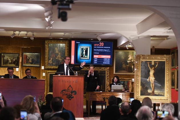 Rubens Painting Christ on the Cross Sold for Ä2.3 Million - Versailles The painting Christ on the Cross (Le Christ en croix, 1614–1615) by Flemish master Peter Paul Rubens was sold for Ä2.3 million at an auction in Versailles, France, on November 30, 2025. After being found in a private Paris mansion, the painting shocked the art world and drew major attention from international collectors, museums, and historians. Photo by Florian Poitout ABACAPRESS.COM Versailles France  Copyright: xPoitoutxFlorian ABACAx