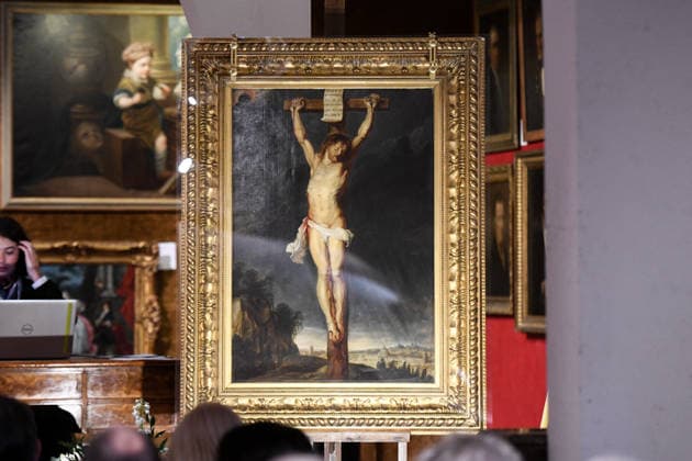 Rubens Painting Christ on the Cross Sold for Ä2.3 Million - Versailles The painting Christ on the Cross (Le Christ en croix, 1614–1615) by Flemish master Peter Paul Rubens was sold for Ä2.3 million at an auction in Versailles, France, on November 30, 2025. After being found in a private Paris mansion, the painting shocked the art world and drew major attention from international collectors, museums, and historians. Photo by Florian Poitout ABACAPRESS.COM Versailles France  Copyright: xPoitoutxFlorian ABACAx