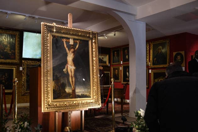 Rubens Painting Christ on the Cross Sold for Ä2.3 Million - Versailles The painting Christ on the Cross (Le Christ en croix, 1614–1615) by Flemish master Peter Paul Rubens was sold for Ä2.3 million at an auction in Versailles, France, on November 30, 2025. After being found in a private Paris mansion, the painting shocked the art world and drew major attention from international collectors, museums, and historians. Photo by Florian Poitout ABACAPRESS.COM Versailles France  Copyright: xPoitoutxFlorian ABACAx