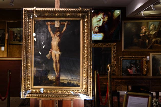 Rubens Painting Christ on the Cross Sold for Ä2.3 Million - Versailles The painting Christ on the Cross (Le Christ en croix, 1614–1615) by Flemish master Peter Paul Rubens was sold for Ä2.3 million at an auction in Versailles, France, on November 30, 2025. After being found in a private Paris mansion, the painting shocked the art world and drew major attention from international collectors, museums, and historians. Photo by Florian Poitout ABACAPRESS.COM Versailles France  Copyright: xPoitoutxFlorian ABACAx