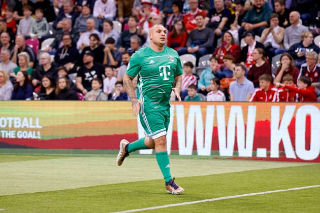 Singer Pietro Lombardi Team Young Bafana at Telekom Starkick 2025 in the Telekom Dome Numerous soccer legends, celebrities, influencers and stars kicked for a good cause on the small pitch Bonn, 30 11 2025 NRW Germany Copyright: xChristophxHardtx