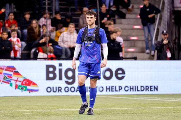 Influencer Conan Furlong Team BigShoe at Telekom Starkick 2025 in the Telekom Dome Numerous soccer legends, celebrities, influencers and stars kicked for a good cause on the small pitch Bonn, 30 11 2025 NRW Germany Copyright: xChristophxHardtx