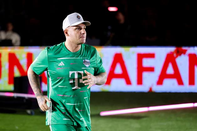 Singer Pietro Lombardi Team Young Bafana at Telekom Starkick 2025 in the Telekom Dome Numerous soccer legends, celebrities, influencers and stars kicked for a good cause on the small pitch Bonn, 30 11 2025 NRW Germany Copyright: xChristophxHardtx