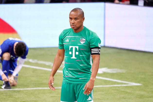 Footballer Paulo Sergio Team Young Bafana at Telekom Starkick 2025 in the Telekom Dome Numerous soccer legends, celebrities, influencers and stars kicked for a good cause on the small pitch Bonn, 30 11 2025 NRW Germany Copyright: xChristophxHardtx