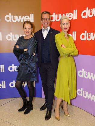 DÜWELL Public Opening Event L R ,Center Manager Dr Sylvia Nielius from Völkel Real Estate with Jeannine Halene, host of the evening and owner of the agency Rheinschurken with Düsseldorfs Mayor Josef Hinkel Düsseldorf DÜWELL NRW Germany