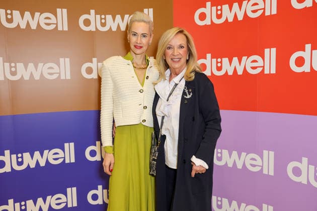 DÜWELL Public Opening Event L R Presenter and owner of the agency Rheinschurken, Jeannine Halene with Strandfrein designer Uta Raasch Düsseldorf DÜWELL NRW Germany