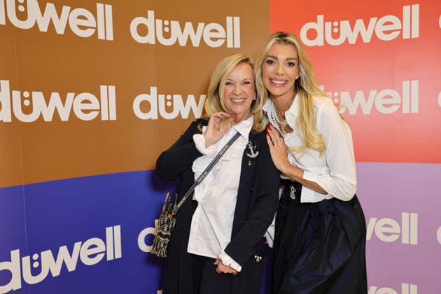 DÜWELL Public Opening Event Model Annika Gassner in Strandfein with designer Uta Raasch Düsseldorf DÜWELL NRW Germany