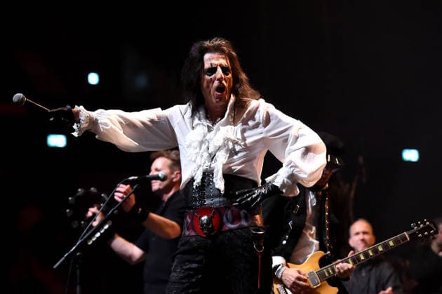 Night of the Proms 2025 am 30.11.2025 in der Rudolf Weber-Arena in Oberhausen Alice Cooper Die Night of the Proms ist eine Konzertreihe des Antwerp Philharmonic Orchestra unter der Leitung von Alexandra Arrieche, bei der klassische Musik mit Popmusik zusammentrifft. Nordrhein-Westfalen Deutschland