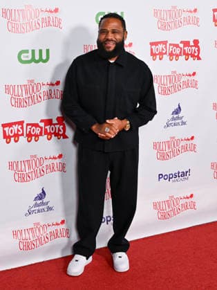 November 30, 2025, Hollywood, California, USA: American actor, comedian, and television host ANTHONY ANDERSON attends the 93rd Annual Hollywood Christmas Parade: Hollywood RED CARPET. Hollywood USA - ZUMAb173 20251130_aap_b173_039 Copyright: xBillyxBennightx