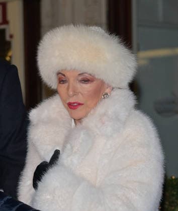 Paddington: The Musical West End Opening Night - Arrivals Dame Joan Collins attends the Paddington: The Musical West End Opening Night at The Savoy Theatre on November 30, 2025 in London, England, Credit:Jules Annan Avalon  Copyright: xJulesxAnnanx xAvalonx 1055703237
