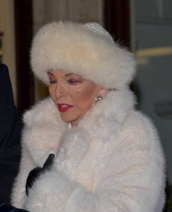 Paddington: The Musical West End Opening Night - Arrivals Dame Joan Collins attends the Paddington: The Musical West End Opening Night at The Savoy Theatre on November 30, 2025 in London, England, Credit:Jules Annan Avalon  Copyright: xJulesxAnnanx xAvalonx 1055703243
