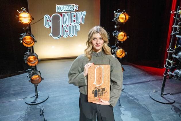 Belgian comedian Bregje Iding poses for the photographer after winning the final show of Humo s Comedy Cup 2025, in the Arenbergschouwburg in Antwerp, Sunday 30 November 2025. Humo s Comedy Cup is a competition organized by the weekly magazine Humo to reward the greatest comedy talent.  JONASxROOSENS 145543263