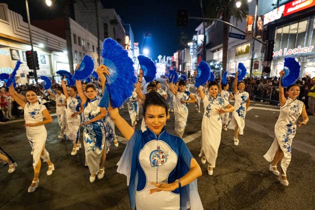 HOLLYWOOD, CALIFORNIA - NOVEMBER 30: White and blue porcelain cheongsam show is showcased during the 93rd Annual Hollywood Christmas Parade on November 30, 2025 in Hollywood, California.  Copyright: xVCGx 111606900216