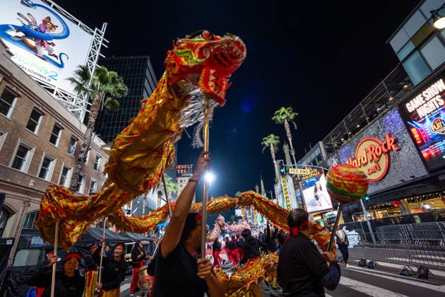 HOLLYWOOD, CALIFORNIA - NOVEMBER 30: Dragon dance performance is staged during the 93rd Annual Hollywood Christmas Parade on November 30, 2025 in Hollywood, California.  Copyright: xVCGx 111606900236