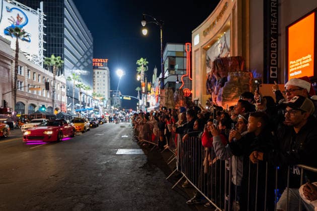 HOLLYWOOD, CALIFORNIA - NOVEMBER 30: People watch the 93rd Annual Hollywood Christmas Parade on November 30, 2025 in Hollywood, California.  Copyright: xVCGx 111606900224