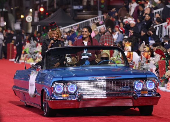Thelma Houston cruises down Hollywood Blvd. during The 93rd Annual Hollywood Christmas Parade With Grand Marshal Luke Wilson In Support of Marine Toys for Tots in Los Angeles on Sunday, November 30, 2025.  LAP20251130760 GERGxGRUDT