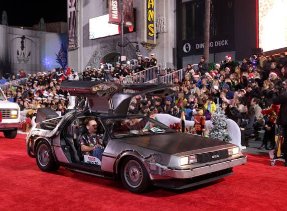 A general view of atmosphere during The 93rd Annual Hollywood Christmas Parade With Grand Marshal Luke Wilson In Support of Marine Toys for Tots in Los Angeles on Sunday, November 30, 2025.  LAP20251130796 GERGxGRUDT