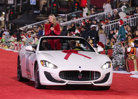 Sarah Reeves cruises down Hollywood Blvd. during The 93rd Annual Hollywood Christmas Parade With Grand Marshal Luke Wilson In Support of Marine Toys for Tots in Los Angeles on Sunday, November 30, 2025.  LAP20251130772 GERGxGRUDT