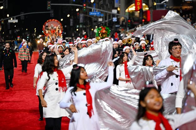 93rd Hollywood Christmas Parade in California HOLLYWOOD, CALIFORNIA - NOV 30: 93rd annual Hollywood Christmas Parade is held in Hollywood of Los Angeles, California, United States on November 30, 2025. Tayfun Coskun Anadolu California United States. Editorial use only. Please get in touch for any other usage.  Copyright: x2025xAnadoluxTayfunxCoskunx