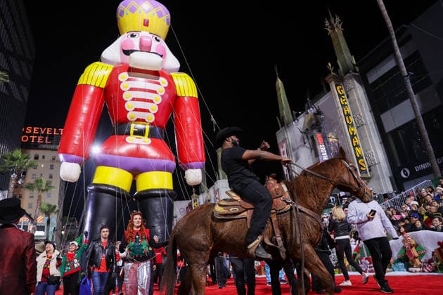 93rd Hollywood Christmas Parade in California HOLLYWOOD, CALIFORNIA - NOV 30: 93rd annual Hollywood Christmas Parade is held in Hollywood of Los Angeles, California, United States on November 30, 2025. Tayfun Coskun Anadolu California United States. Editorial use only. Please get in touch for any other usage.  Copyright: x2025xAnadoluxTayfunxCoskunx