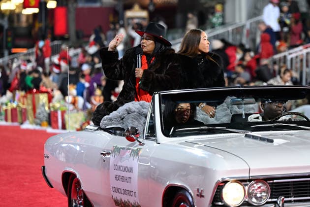 93rd Hollywood Christmas Parade in California HOLLYWOOD, CALIFORNIA - NOV 30: Councilwoman Heather Hutt greets the crowd during the 93rd Hollywood Christmas Parade in Hollywood of Los Angeles, California, United States on November 30, 2025. Tayfun Coskun Anadolu California United States. Editorial use only. Please get in touch for any other usage.  Copyright: x2025xAnadoluxTayfunxCoskunx