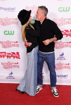 93rd Annual Hollywood Christmas Parade with Grand Marshal Luke Wilson in support of Marine Toys for Tots Featuring: Sharna Burgess, Brian Austin Green Where: Los Angeles, California, United States When: 30 Nov 2025 Credit: Faye s Vision Cover Images EDITORIAL USE ONLY. NOT FOR USE BY NEWSPAPERS BASED IN THE UK. Copyright: xx coverimg55303928