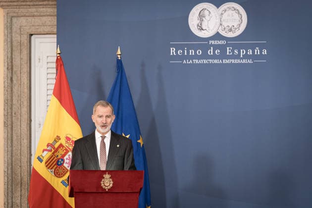 Felipe VI presents the XIX Kingdom of Spain Award for Business Career to the honorary president of Galletas Gullón King Felipe VI during the award ceremony of the IX Kingdom of Spain Award for Business Career, at the Royal Palace of El Pardo, on December 1, 2025, in Madrid Spain In this edition the award was presented to the honorary president of Galletas Gullón, María Teresa Rodríguez, a company that was founded in 1892 and which she managed since 1983, after the death of her husband, José Manuel Gullón, until her retirement in 2019 Galletas Gullón is today the only family-owned biscuit company that remains in the sector with a turnover of over 300 million euros per year and a presence in more than 120 countries In addition to her outstan  Copyright: xDiegoxRadamÃ sx 7139778