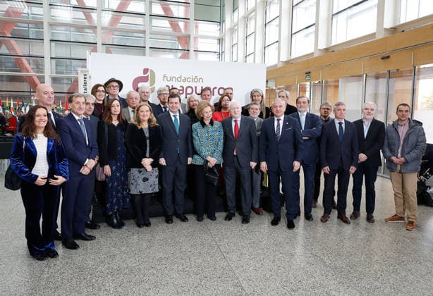 Queen Sofia presides over the VIII edition of the Evolution Awards and the I edition of the Emiliano Aguirre Award in Burgos Queen Sofia and the President of the Junta de Castilla y Leon, Alfonso Fernandez Manueco i , in a family photo after the delivery of the VIII edition of the Evolution Awards and the I edition of the Emiliano Aguirre Award, at the Museum of Human Evolution, on December 1, 2025, in Burgos, Castilla Leon Spain The Evolution Awards and the Emiliano Aguirre Award, organized by the Atapuerca Foundation, recognize relevant trajectories and contributions in the field of human evolution, research and scientific dissemination 01 DECEMBER 2025 Tomá Burgos, Castilla Leon Burgos, Castilla Leon Spain  Copyright: xTomasxAlonsox 7140381