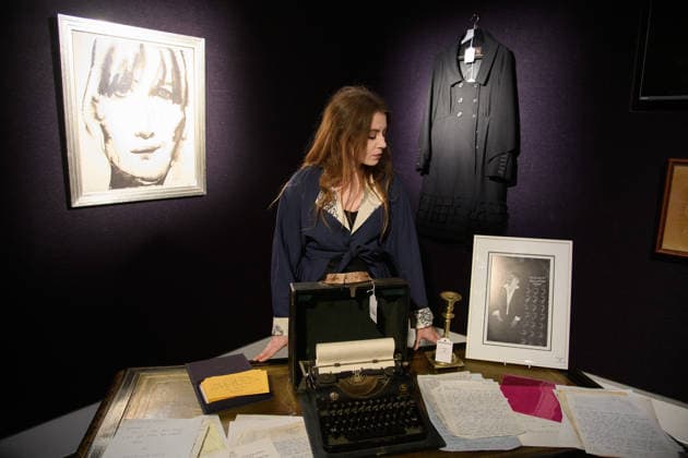 Bonhams Sound & Cinema: With Property from The Marianne Faithfull Estate Sale - Bonhams, London, UK - 1 December 2025 A staff member views (L) - A portrait of Marianne Faithfull, with dedication Say it in Broken English by Marlene Dumas (est. £2, 500 - £3, 500), (M) - Marianne Faithfull s personal vintage typewriter (est. £400 - £600), (R) A Louis Vuitton, Marc Jacobs Black Wool Coat owned by Marianne Faithfull (est. £300 - £500) which is on auction at Bonhams Sound & Cinema: With Property from The Marianne Faithfull Estate Sale ending from 3rd December 2025 at Bonhams in London, England, UK on Monday 1 December, 2025., Credit:Justin Ng Avalon UK, England, London, Bonhams Copyright: xJustinxNgx xAvalonx 1055809836